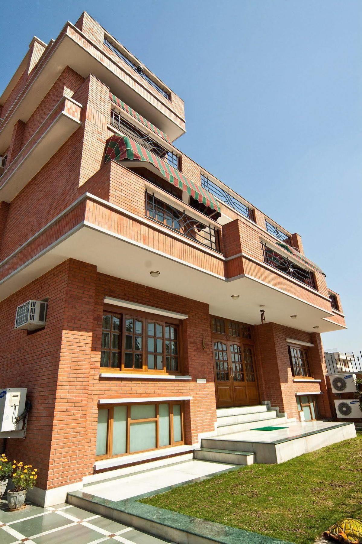 The Mayflower Hotel Gurgaon Exterior foto